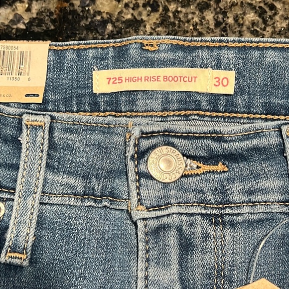 Levi’s 725 High Rise Bootcut, 30x30 - Picture 8 of 14